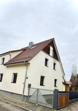 Straßen Hausansicht - 7 Zimmer Doppelhaushälfte zum Kaufen in Walzbachtal