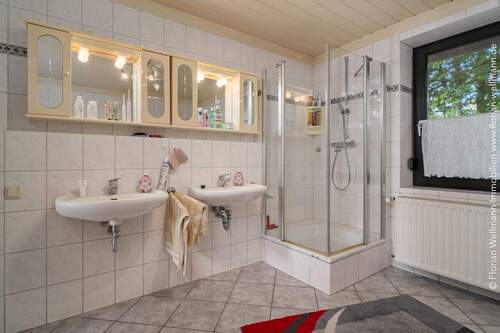 ... Doppelwaschbecken, Dusche ... - 