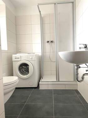 Bad1.jpeg - 3 Zimmer Etagenwohnung in Meerane