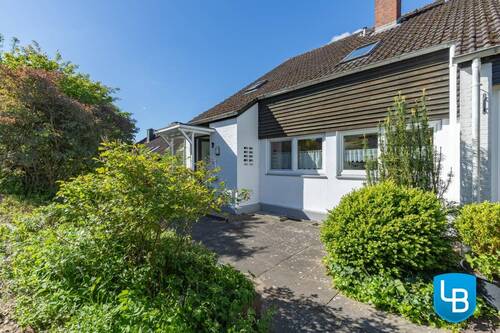 Weg zum Haus - Viel Platz in Plön Appelwarder- Reihenendhaus mit herrlichem Grundstück