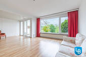Wohnbereich mit großer Fensterfront... - 