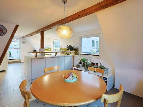 Blick vom Essbereich Richtung Küche - 5 Zimmer Einfamilienhaus zum Kaufen in Wildberg