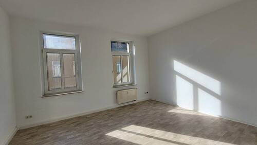 Wohnzimmer W2 1.OG - Mehrfamilienhaus, Wohnhaus mit 241,00 m² in Plauen zum Kaufen