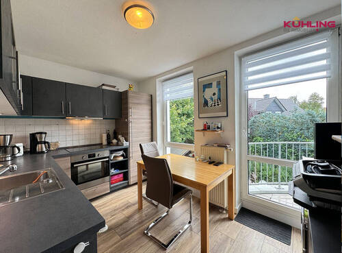 Küche mit direktem Zugang zum Balkon - 