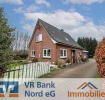 Ein Ort zum Wohlfühlen: Einfamilienhaus mit schönem Garten und Carport - Struckum