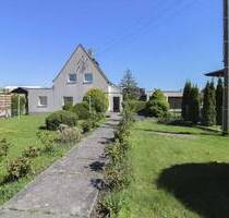 Familienidylle in ruhiger Vorstadtlage: Einfamilienhaus mit riesigem Grundstück - Machern