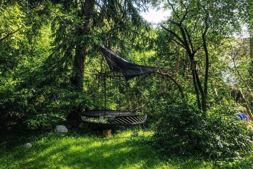 Titelbild - Möblierte Zwei-Zimmer-Wohnung mit eigenem Garten und Stellplatz