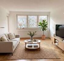 Renovierte 3-Zimmer-Wohnung in grüner Lage mit großem West-Balkon und Einzelgarage - Hamburg Niendorf