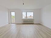 Ansicht I: Wohn- und Esszimmer - Perfekt für eine kleine Familie: Große 4-Zimmer-Wohnung mit BALKON in ruhiger Lage