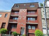 Hausfront.jpg - Schöne, geräumige 3 Zimmer-Wohnung im AOK-Viertel