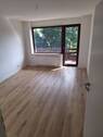 Schlafzimmer 2 mit Balkon.jpg - Etagenwohnung mit 98,00 m&sup2; in Emden zur Miete