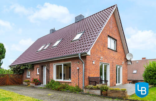 Hauseingang - Familienparadies auf großem Grundstück: Gepflegtes und modernisiertes EFH mit weitläufigem Garten