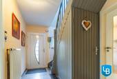 Eingangsbereich und Zugänge zu den Etagen - 7 Zimmer Einfamilienhaus in Bösdorf / Kleinmeinsdorf