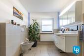Modernes Badezimmer - 
