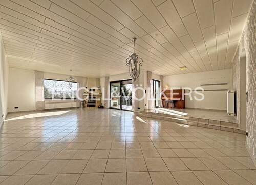 Wohnzimmer - 7 Zimmer Einfamilienhaus in Ober-Mörlen