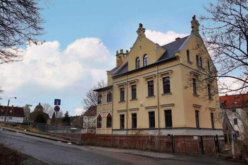 Straßenansicht - Repräsentatives Mehrfamilienhaus im Villenstil