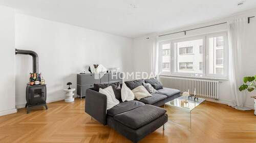 Wohnzimmer 3 - Stilvoll, zentral & bezugsfrei: Sanierte 2-Zimmer-Wohnung mit Loggia in der Südstadt