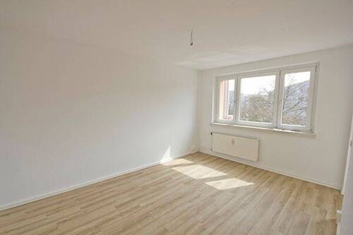 Wohnzimmer - Günstige 2-Raumwohnung... - 247,00 EUR Kaltmiete, ca.  41,10 m² Wohnfläche