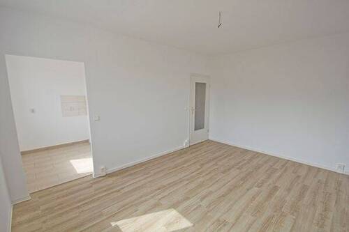 Wohnzimmer - 2 Zimmer Etagenwohnung in Halle (Saale)