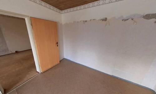 Schlafzimmer mit Durchgang zum Wohnzimmer - 