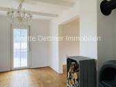 Essen im OG mit Kamin und Zugang zum Balkon - 