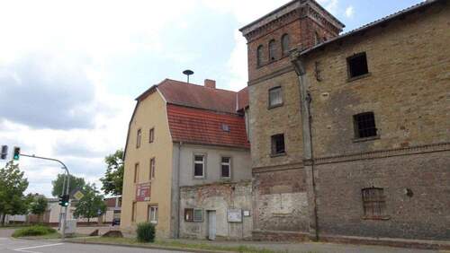 Gutshof, Turm mit Scheunentrakt - 