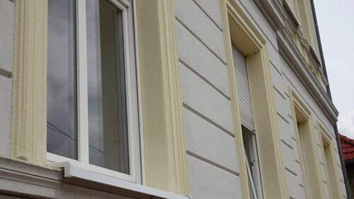 Fassade Mehrfamilienhaus straßenseitig - 