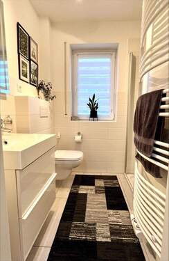 Gäste-WC mit Dusche - 