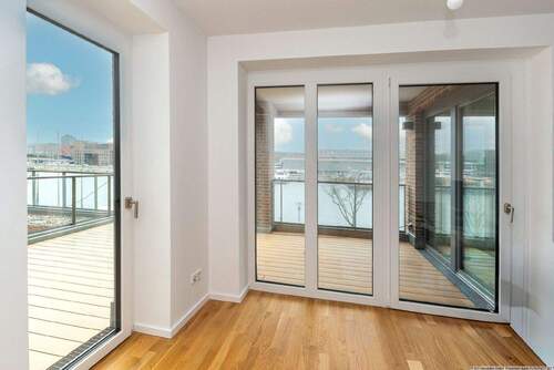Wohnbereich Blickrichtung Wasser - 2 Zimmer Etagenwohnung zum Kaufen in Kiel