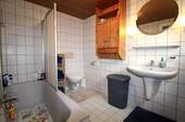 Einliegerwohnung: Wannenbad - 