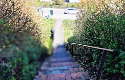 Eigener Gehweg zum Bus - 