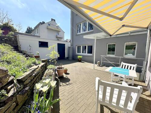  mit Markise - **HOCHwertig ausgestattete EG-Wohnung mit TerrasseGarten und breiter Tandemgarage in Odenkirchen**