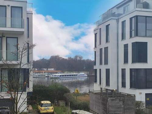 Durchblick zum Stralauer Spreeufer - 2 Zimmer Etagenwohnung zum Kaufen in Berlin