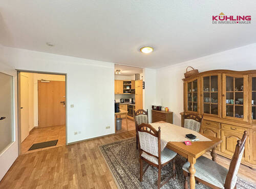 Über den Eingangsbereich gradewegs in den offenen Wohn-Essraum - 