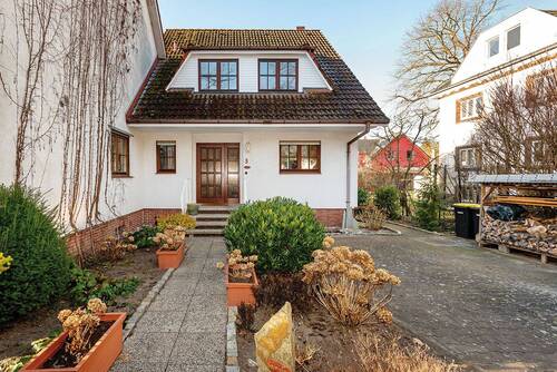 Außenansicht - Familienfreundliches Reihenendhaus mit Garten nahe Tegeler See