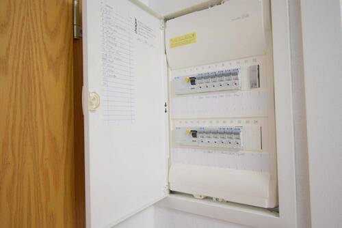 neue Elektrik (2025) - 