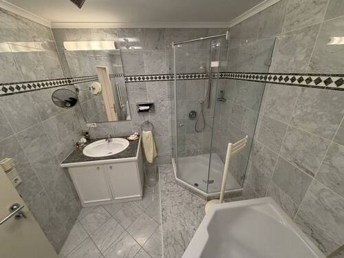 zweites Badezimmer - 