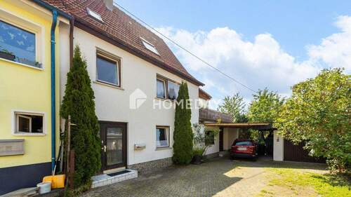 Außenansicht 1 - Platz für mehrere Generationen - Doppelhaus mit vielfältigen Nutzungsmöglichkeiten