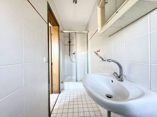 UG Badezimmer Einliegerwohnung - 4 Zimmer Einfamilienhaus zur Miete in Beilstein