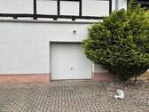 Garage unterm Wohnhaus - 