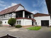 Blick auf das Haus und die Scheune - 
