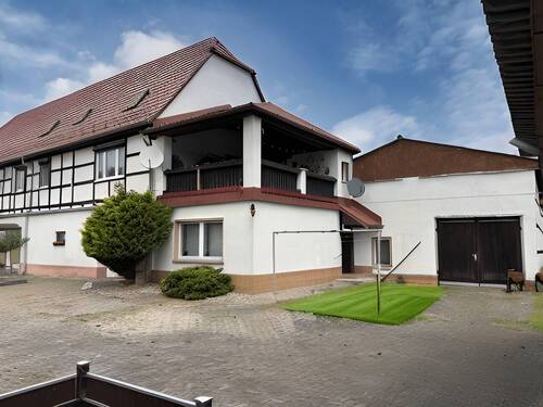 Blick auf das Haus und die Scheune - 