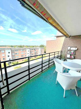 Balkon - Helle und moderne 3 Zimmer Wohnung mit Weitblick, direkt im Zentrum gelegen
