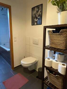 Badezimmer mit WC - 