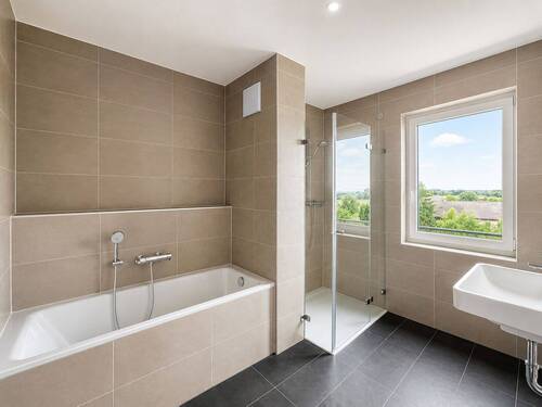 Badezimmer - Etagenwohnung mit 100,40 m&sup2; in Bad Aibling zum Kaufen