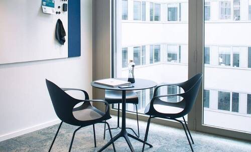 Bürokombination mit eigenem Besprechungs­bereich - Premium Einzelbüro - All-in-Miete