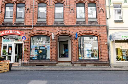 Hausansicht 1 - Ladenlokal in guter Lage von Leverkusen-Opladen * ca. 79,21 m² Gesamtfl. * ca. 59,38 m² Verkaufsfl. * 2 Schaufenster ...