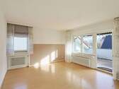Heller Wohnbereich mit großer Loggia - 4 Zimmer Etagenwohnung zum Kaufen in Renningen