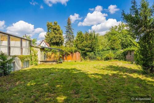 [KI-optimiertes Foto] Hinterer Grundstücksteil - 