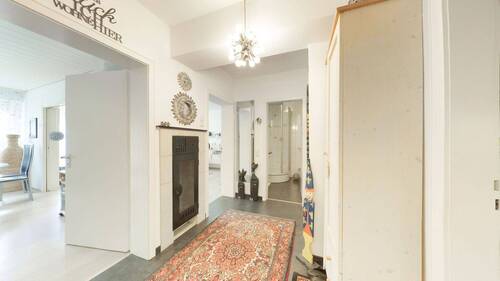 Flur - Etagenwohnung mit 71,00 m&sup2; in Stuttgart zum Kaufen